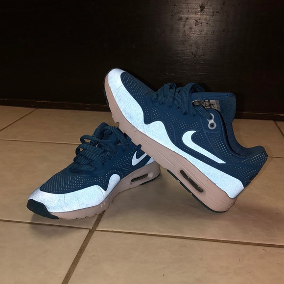 Nike Shoes - Nike sneakers